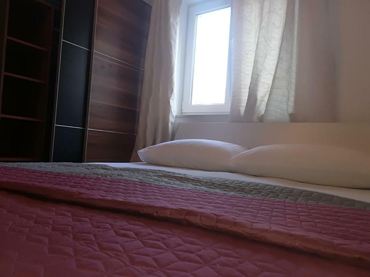 Apartman Brzovic 奥米什 外观 照片