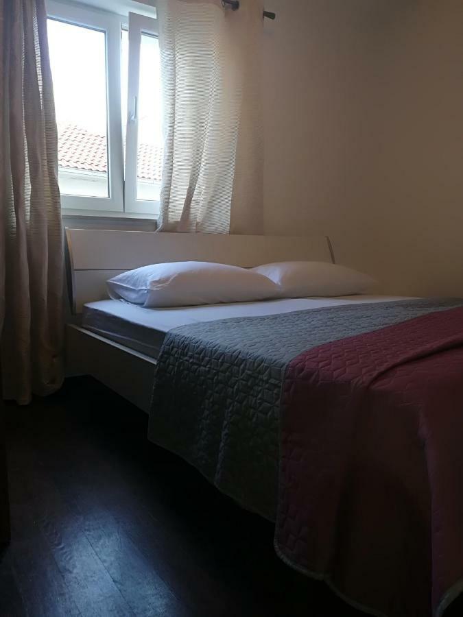 Apartman Brzovic 奥米什 外观 照片